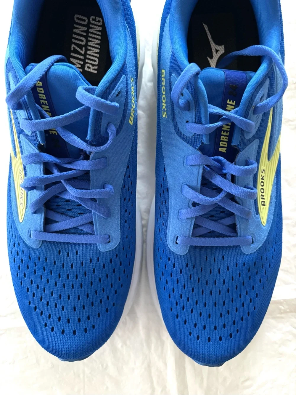 NWOT Brooks Adrenaline Blue Yellow GTS 24 Running Sneakers Shoes SZ 10.5